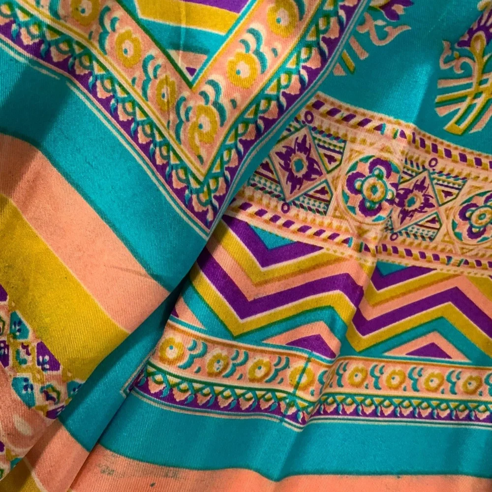 Large silk handmade blockprint scarf/shawl/dupahta - Picture 6 of 7